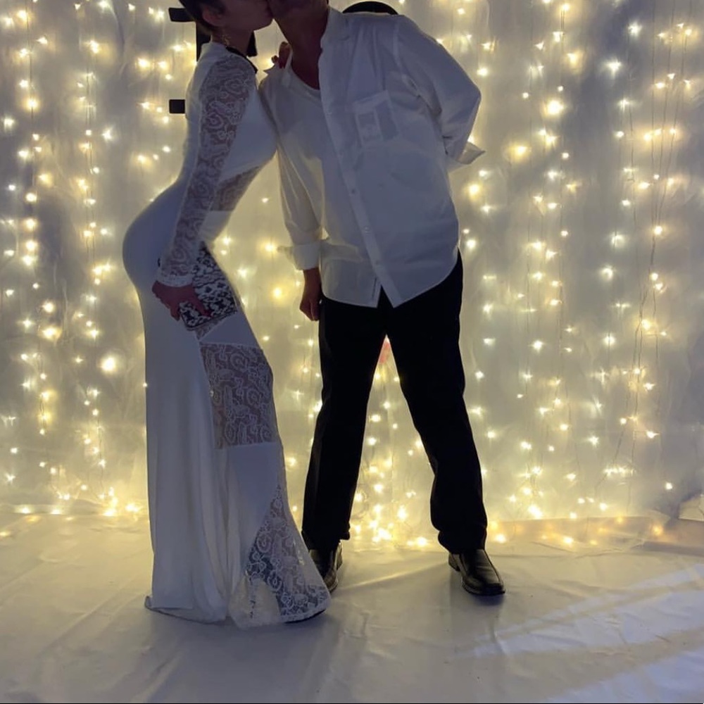 Stunning white lace party gown dress Medium